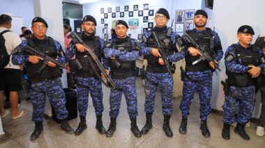 Guardas da Romu impedem assalto a ônibus e prendem dois homens na zona Norte de Manaus