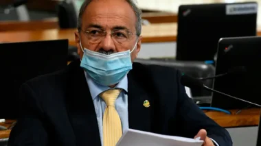 PGR pede arquivamento de inquérito de senador flagrado pela PF com dinheiro na cueca