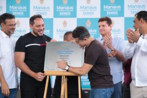 Leia mais sobre o artigo Prefeito David Almeida entrega escola revitalizada no bairro da Paz e consolida maior transformação educacional da história de Manaus