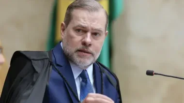Senadores protocolam impeachment de Toffoli por atuação no caso Master