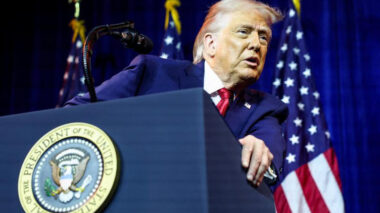 Trump diz a deputados republicanos: Se não vencermos as eleições de meio de mandato, sofrerei impeachment