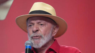 Lula ironiza Bolsonaro após prisão na Papudinha, mas faz alerta: “Se não formos espertos, a mentira vencerá a verdade”