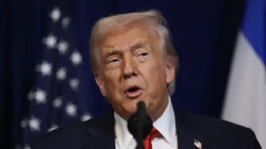 EUA deixa aviso em português: “Se roubar, Trump vai te mandar de volta”