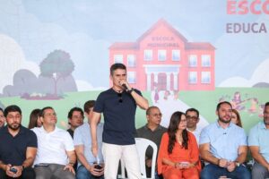 Leia mais sobre o artigo Prefeito David Almeida abre ano letivo de 2026 na zona ribeirinha e reafirma a educação como instrumento de transformação na Amazônia