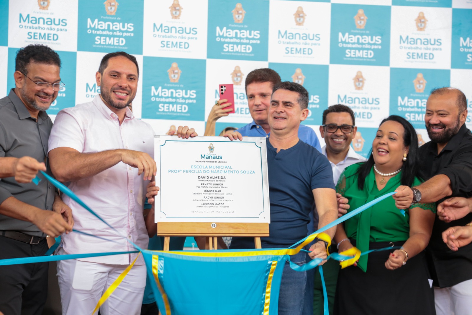 No momento, você está visualizando Prefeito David Almeida reinaugura escola revitalizada na Compensa e reforça educação com mais de 380 unidades já entregues