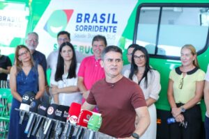 Leia mais sobre o artigo Prefeito David Almeida entrega primeira unidade odontológica móvel da Atenção Primária e amplia atendimento a populações vulneráveis em Manaus