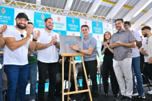 Leia mais sobre o artigo Prefeito David Almeida reinaugura creche em Manaus e consolida investimento que triplicou a quantidade de vagas para crianças