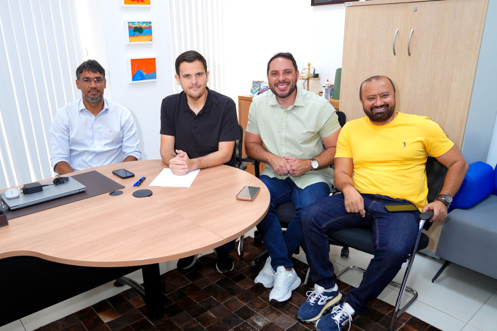 No momento, você está visualizando Prefeito em exercício Renato Junior libera R$ 52 milhões para pagamento de bonificação a mais de 17,7 mil professores e trabalhadores da Educação