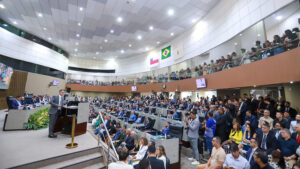 Leia mais sobre o artigo Mensagem do prefeito David Almeida na CMM destaca papel estratégico do planejamento urbano para Manaus