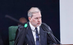 Leia mais sobre o artigo Saída de Toffoli da relatoria do Master baixa fervura, mas não encerra crise para o Judiciário