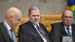 Leia mais sobre o artigo Moraes determina operação contra servidores da Receita suspeitos de vazamento de dados no caso Master: o que se sabe até agora