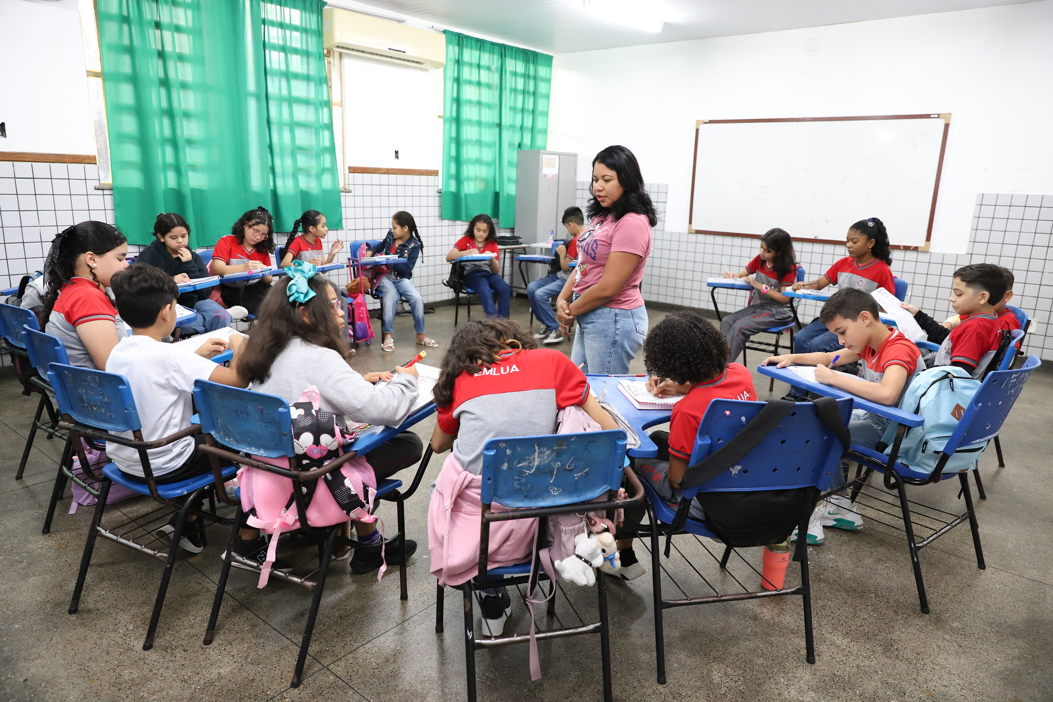 No momento, você está visualizando Mais de 242 mil estudantes iniciam o ano letivo 2026 nas escolas das zonas urbana e rodoviária da Prefeitura de Manaus