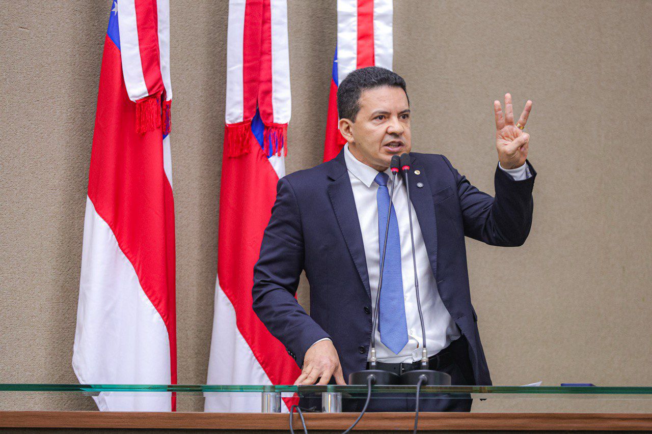 No momento, você está visualizando Delegado Péricles articula redução do tempo de espera para primeira consulta de pacientes com câncer na Fcecon