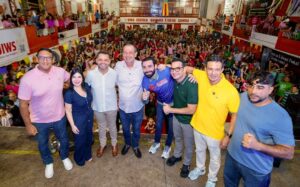 Leia mais sobre o artigo Lideranças da zona leste de Manaus lotam quadra da Grande Família e anunciam apoio a Omar Aziz