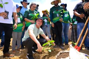 Leia mais sobre o artigo David Almeida inicia rede produtiva do café em Manaus e avança na diversificação econômica, além da Zona Franca