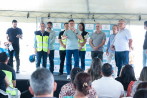 Leia mais sobre o artigo Prefeito David Almeida consolida transformação no transporte coletivo, entrega novos ônibus e leva frota renovada a 519 veículos em Manaus