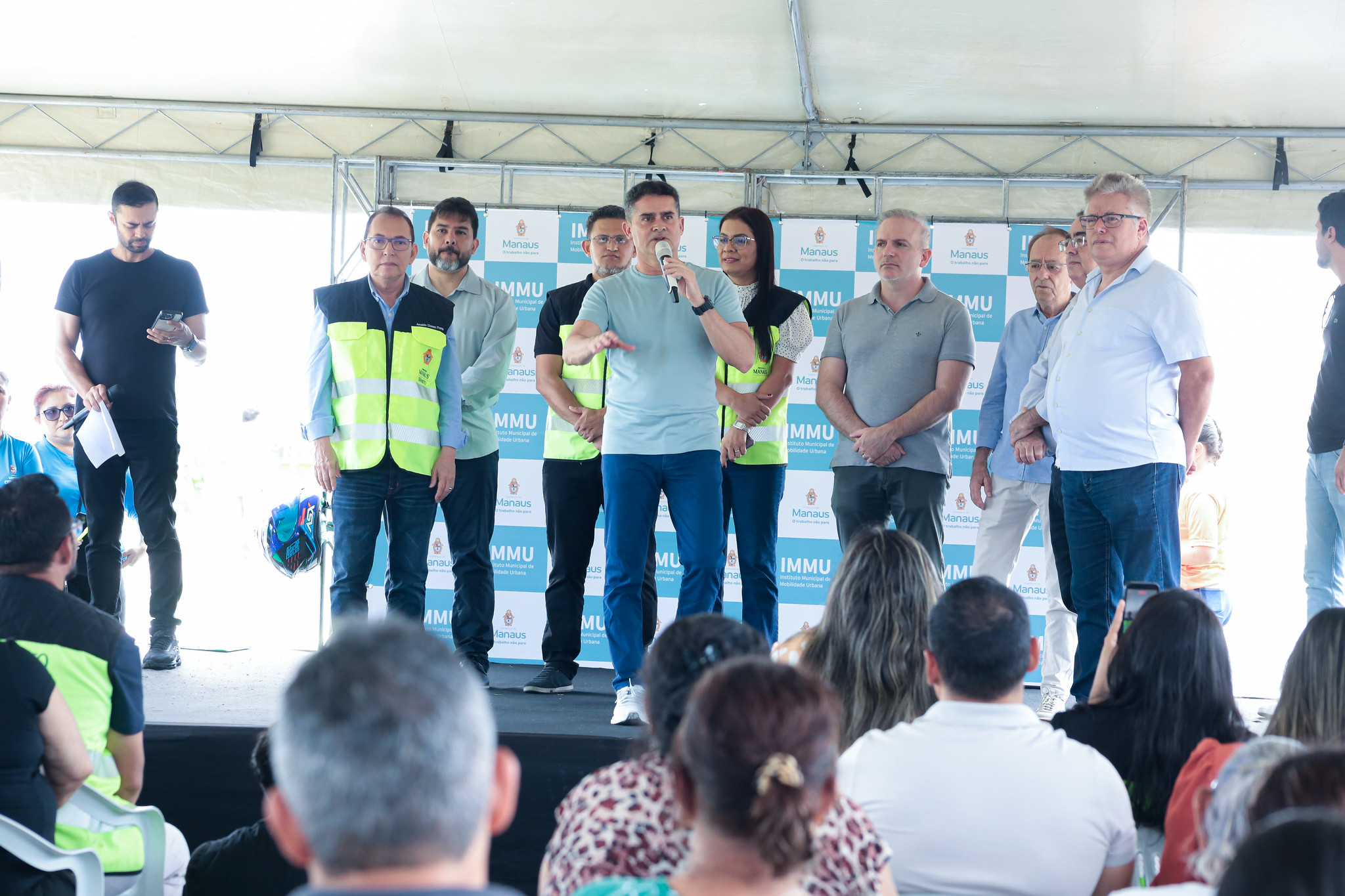 No momento, você está visualizando Prefeito David Almeida consolida transformação no transporte coletivo, entrega novos ônibus e leva frota renovada a 519 veículos em Manaus