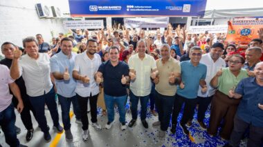 Omar Aziz recebe a filiação de mais um deputado e ato de Wilker Barreto mobiliza o Parque 10 em Manaus