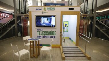 Governo do Amazonas implanta cabines de Telessaúde para consulta médica com clínico geral em shoppings da capital