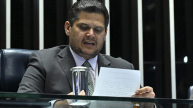 Alcolumbre pede parecer jurídico antes de se manifestar sobre CPMI do INSS