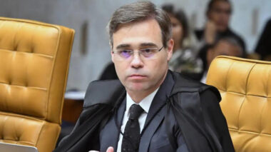 Mendonça impõe tornozeleira eletrônica a deputada federal