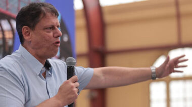 Tarcísio rebate Lula e Haddad, critica gestão Alckmin em SP e diz que entregou ‘obra da Copa’