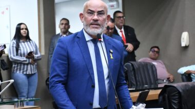 Cabo Maciel apresenta três requerimentos por água, habitação e energia para localidades do Polo XII de Maués