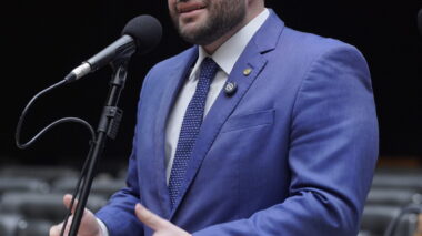 Deputado Fausto Jr. cobra início das obras do Luz para Todos em Maraã