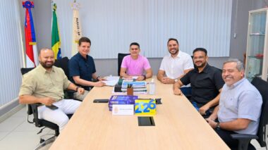 David Almeida assina ato de nomeação de mil aprovados no concurso da Semed