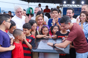 Leia mais sobre o artigo David Almeida lança pedra fundamental do Aquário de Manaus e anuncia corredor turístico coberto na rua Bernardo Ramos