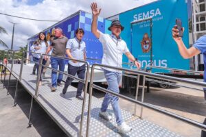 Leia mais sobre o artigo David Almeida entrega UBS Móvel e amplia acesso à saúde básica em áreas vulneráveis