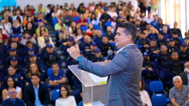 David Almeida empossa primeira mulher comandante da Guarda Municipal e anuncia concurso para 590 novos agentes