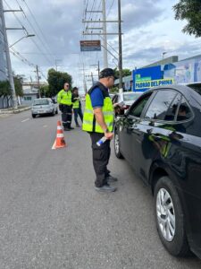 Leia mais sobre o artigo Prefeitura retira veículos que realizavam transporte irregular das ruas de Manaus