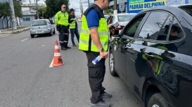 Prefeitura retira veículos que realizavam transporte irregular das ruas de Manaus