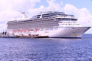 Leia mais sobre o artigo Cruzeiro MS Marina chega ao porto de Manaus e fortalece economia local