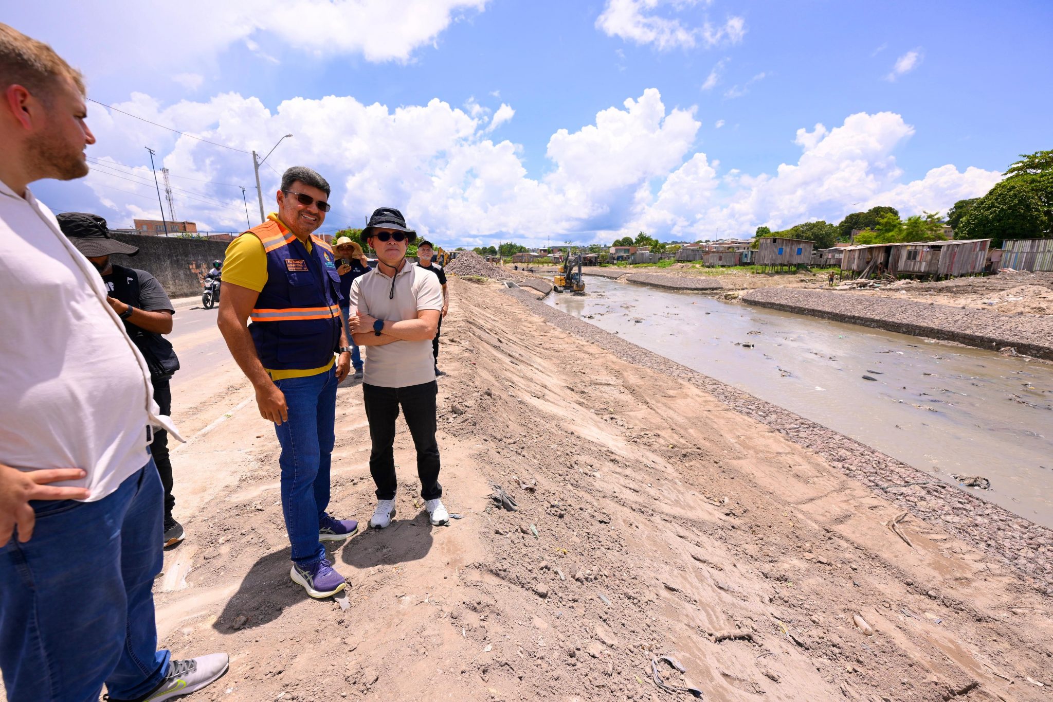 No momento, você está visualizando Prefeito David Almeida acompanha obra no igarapé do Mindu e reforça redução de alagações na zona Leste de Manaus