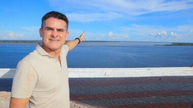 Prefeito David Almeida promove encontro com a imprensa para visita técnica à obra inédita do parque Encontro das Águas Rosa Almeida