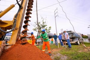 Leia mais sobre o artigo Prefeito David Almeida fiscaliza avanço dos serviços do quarto complexo viário de sua gestão e obra estratégica de mobilidade