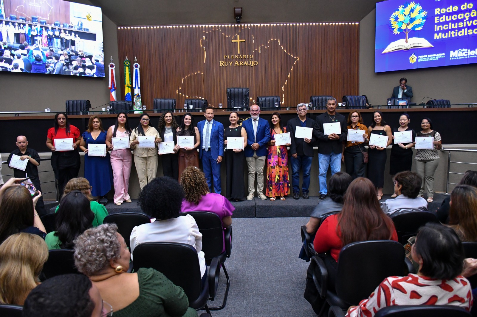 No momento, você está visualizando Sessão Especial de Cabo Maciel homenageia a Rede de Educação Inclusiva e Multidisciplinar do Amazonas