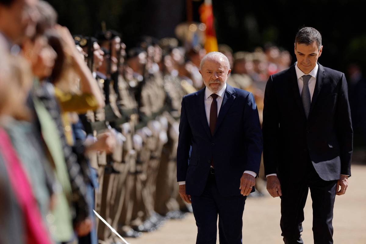 No momento, você está visualizando Lula inicia viagem pela Europa e é recebido por Sánchez na Espanha