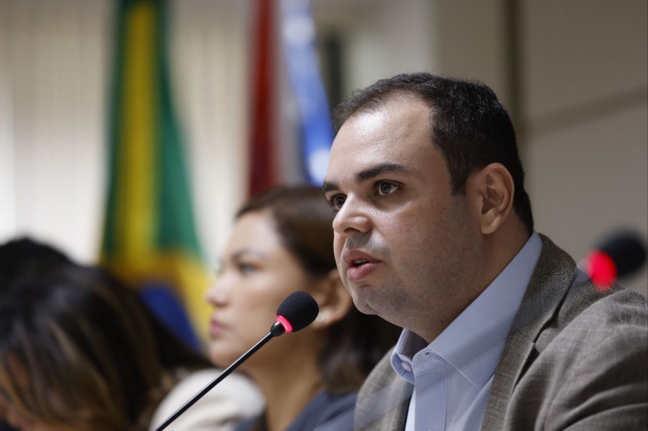 No momento, você está visualizando Mais de 14 mil servidores da Segurança terão reajuste de 4,14%, anuncia o governador interino Roberto Cidade