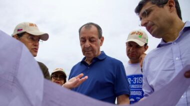 Sai edital de licitação para recuperar trecho do meio da BR-319 e Omar Aziz destaca momento histórico para o Amazonas