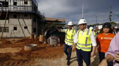 Em vistoria de obras do Residencial Compensa, governador interino Roberto Cidade destaca continuidade dos projetos habitacionais no Amazonas
