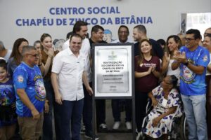 Leia mais sobre o artigo Governador interino Roberto Cidade reforça ações de esporte e lazer com entrega do Centro Social Chapéu de Zinco, no bairro Betânia