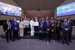 Leia mais sobre o artigo Roberto Cidade assume o Governo e faz chamado duro pela governabilidade no Amazonas