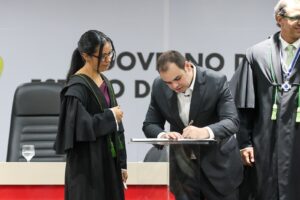 Leia mais sobre o artigo Governador interino Roberto Cidade empossa novos defensores públicos e reforça atuação da DPE no interior do Amazonas