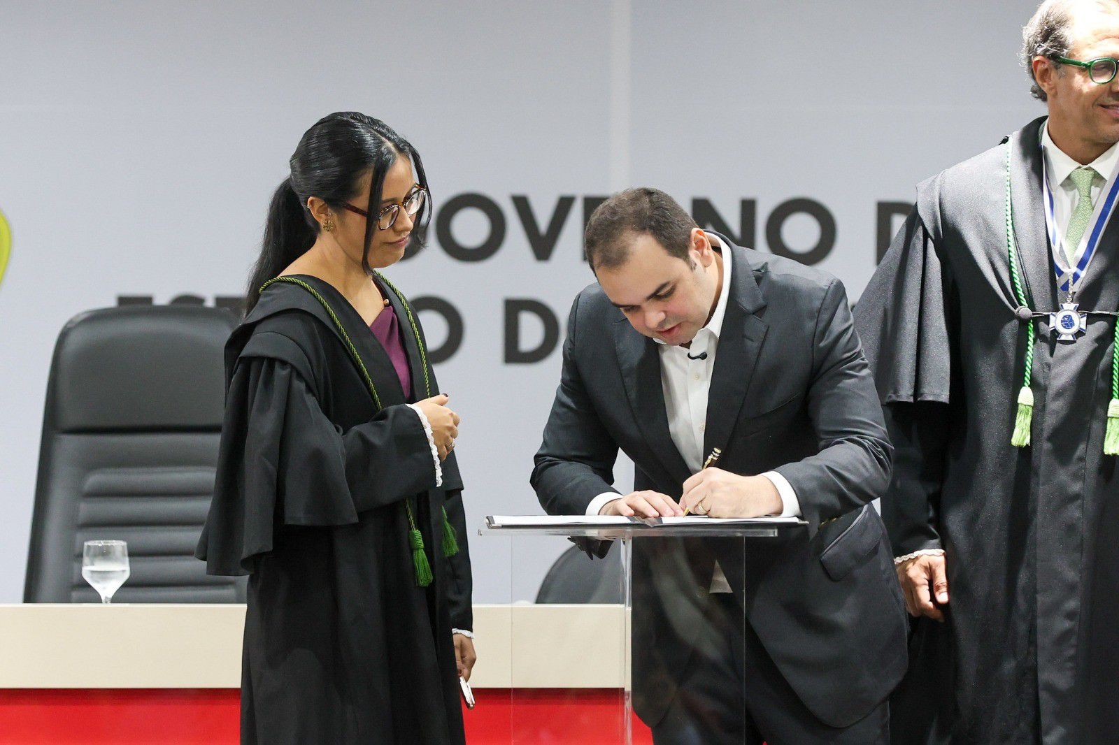 No momento, você está visualizando Governador interino Roberto Cidade empossa novos defensores públicos e reforça atuação da DPE no interior do Amazonas