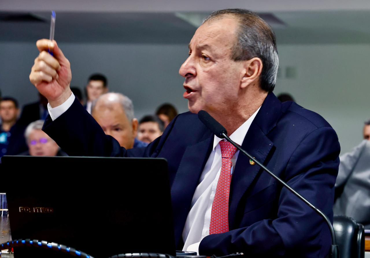 No momento, você está visualizando Omar Aziz apela ao Conselho Nacional de Justiça para que faça correição em Vara que suspendeu licitação da BR-319