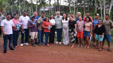 Cabo Maciel visita Ramal do Canaã ao lado da Prefeita de Maués Macelly Veras, para falar de Desenvolvimento e Dignidade para as Famílias locais