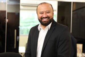 Leia mais sobre o artigo Prefeito Renato Junior oficializa nomeação de Arone Bentes no comando da Semed 